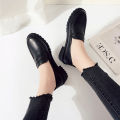Single shoes women's 2019 spring Korean version block heel casual shoes college style small leather shoes round toe and one foot trend. 