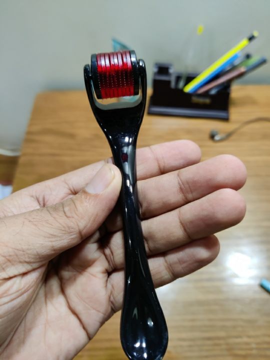 Attractive%20Derma%20Roller%200.5%20Mm%20For%20Hair%20Growth%20-%20Hair%20Brush%20-%20Image%203