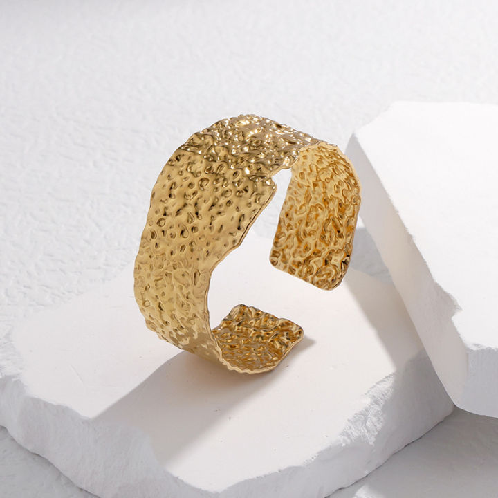 Yingtong%2018K%20Gold%20Chunky%20Hammered%20Texture%20Stainless%20Steel%20Bangles%20Bracelet%20For%20Women%20Jewelry%20Gift%202024%20-%20Image%204