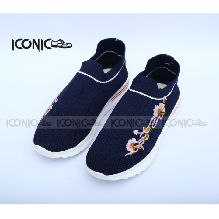 Iconic%20Fabric%20Sneaker%20for%20Women%20-%20Fashionable%20Light%20Weight%20Sneakers%20shoe%20For%20Women-%20Iconic%20shoes%20-%20Image%202