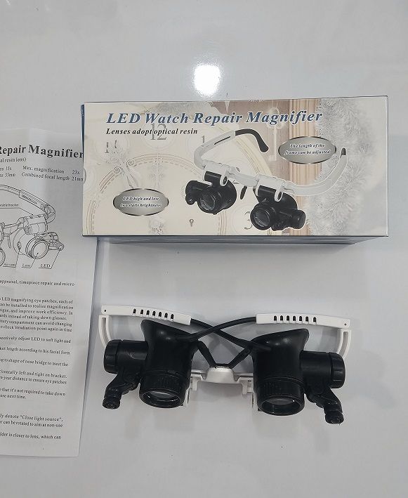 LED%20Magnifier%20With%202%20Led%20Light%20Magnifying%20Glass%20-%20Image%204