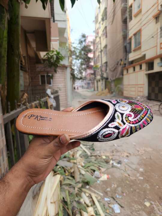 Girls%20exclusive%20Eid%20collection%20nagra%20shoes%20-%20Image%205
