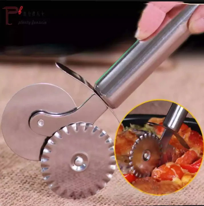 Stainless%20Steel%20Dual%20Wheel%20Pizza%20Cutter%20-%20Image%202