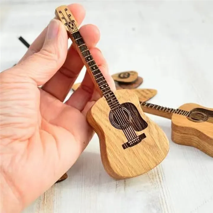 Guitar%20Pick%20Box%20with%20Stand%20Portable%20Handcrafted%20Guitar%20Picks%20Storage%20Container%20Guitar%20Accessory%20-%20Image%203