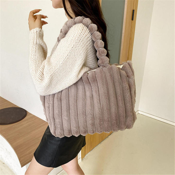 High capacity Fluffy tote bag Stylish Plush Faux shoulder purse Plush handbag for Casual use Winter accessory Fashion statement Women's fashion