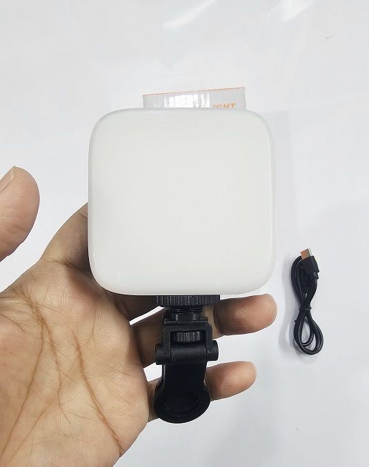 M88%20Handheld%20LED%20Video%20Light%20Rechargable%20-%20Image%206