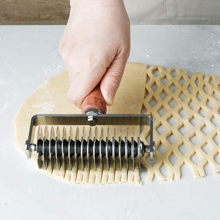 Easy-Clean%20Pizza%20Roller%20Cutter%20Dough%20Lattice%20Stainless%20Steel%20Ergonomic%20Lattice%20Roller%20Cutter%20Wooden%20Handle%20Pizza%20Cutter%20for%20-%20Image%202