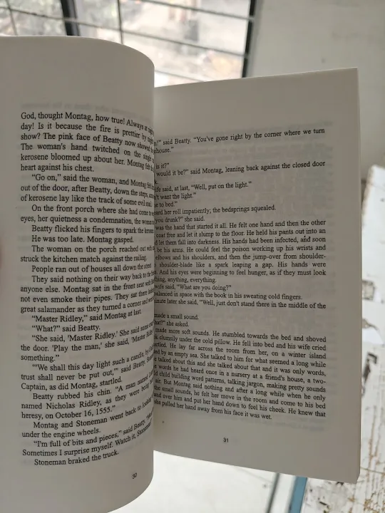 Fahrenheit%20451%20Book%20by%20Ray%20Bradbury%20%7C%20Paperback%20-%20Image%202