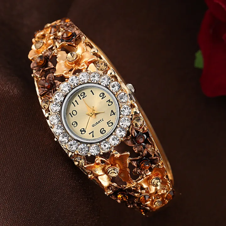 Fopul%20Mall%20Casual%20and%20stylish%20Women's%20Flower%20Bracelet%20Watch%20with%20Diamond-encrusted%20Design%20and%20Stainless%20Steel%20Strap%20-%20Image%207