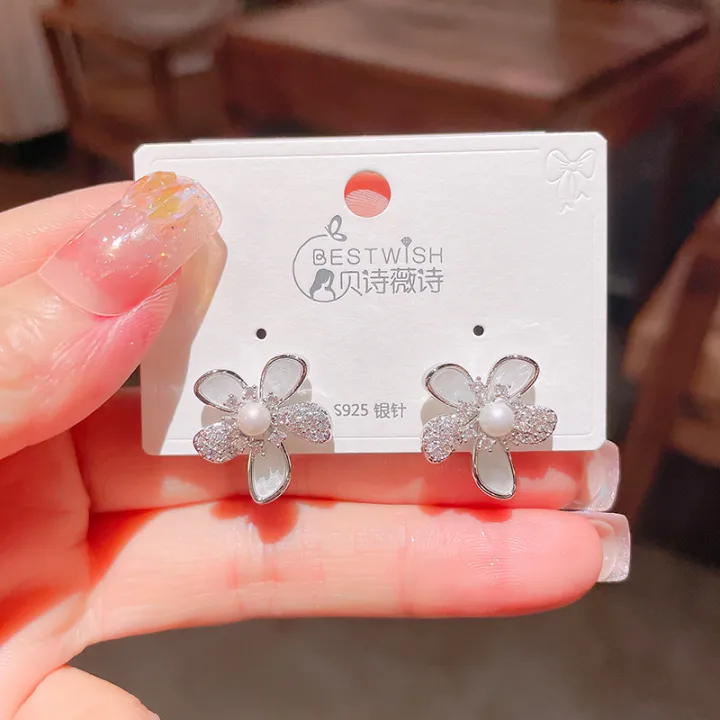 Exquisite%20and%20Versatile%20Flower%20Stud%20Earrings%20Women's%20High-Grade%20Temperament%20Earrings%20Niche%20French%20Entry%20Lux%20Earrings%20New%20Fashion%20-%20Image%203