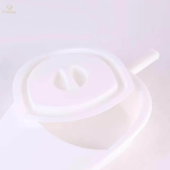 Portable%20Bedpan%20with%20Handle%20Durable%20Home%20Use%20Smooth%20Bed%20Pans%20for%20Elderly%20Men%20-%20Image%205