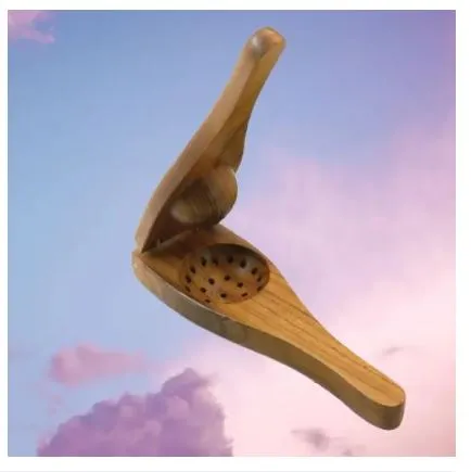 Handmade%20Wooden%20Lemon%20Squeezer/Juicer:%20Premium%20Craftsmanship%20For%20Effortless%20Juice%20Extraction%20-%20Image%203