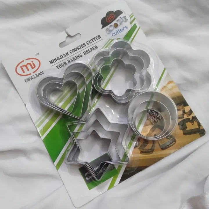 12%20Pcs%20Stainless%20Steel%20Cookie%20Cutter%20Set%20-%20Heart,%20Star,%20Flower%20&%20Circle%20Shapes%20-%20Biscuit%20&%20Cake%20Decorating%20Baking%20Mold%20Set%20-%20Image%203