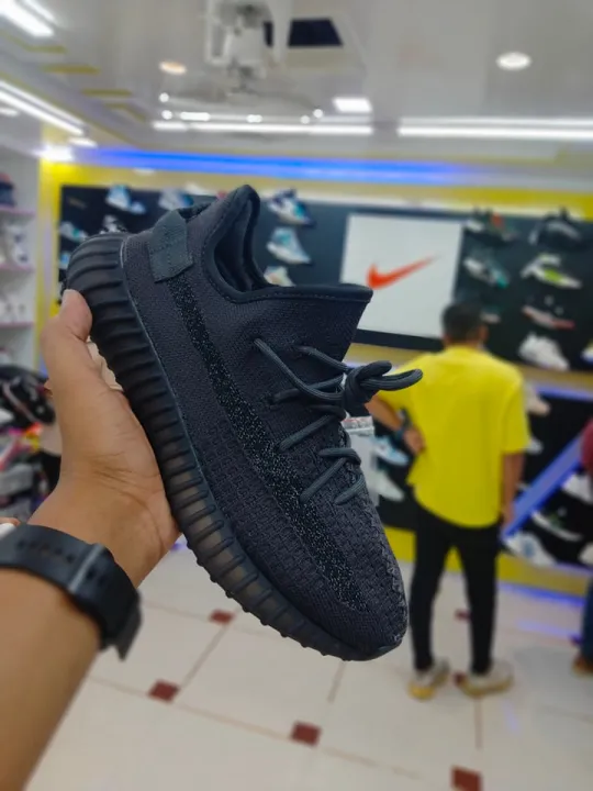 Addides%20Mens%20Yeezy%20Boost%20350-V2%20trendy%20men's%20shoes%20Oem%20grade%20Vietnam%20-%20Image%202