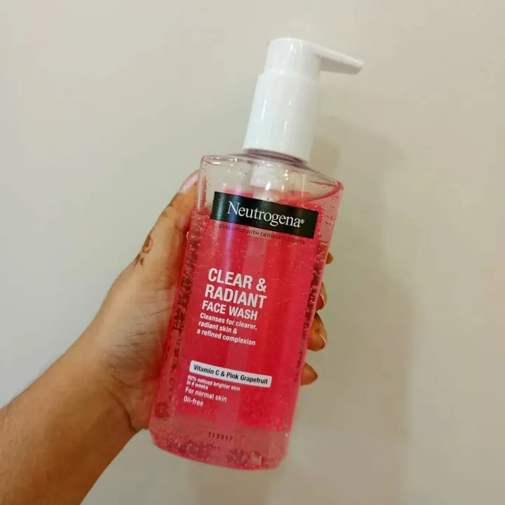 International%20Products%20Clear%20&%20Radiant%20Face%20Wash%20200ml%20-%20Image%202