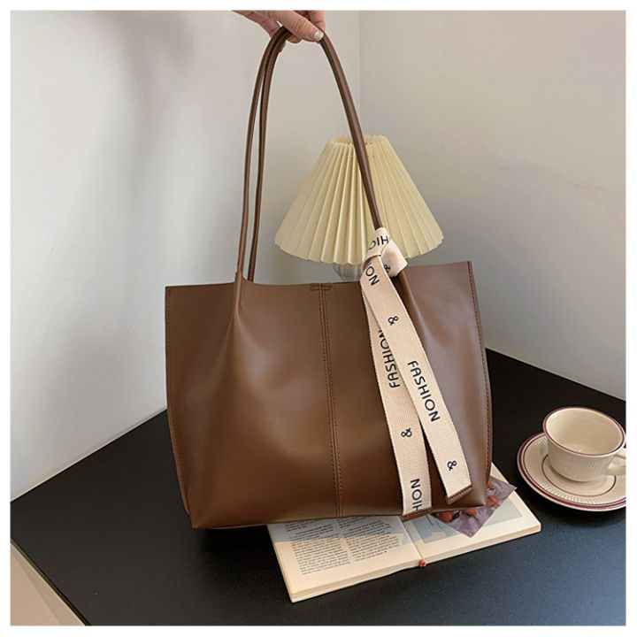 Autumn%20and%20winter%20large-capacity%20solid%20color%202024%20new%20trendy%20casual%20fashion%20one-shoulder%20texture%20commuter%20tote%20shoulder%20bag%20-%20Image%207