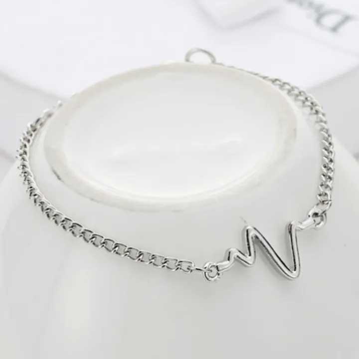 Simple%20Heart%20Bracelet%20for%20Women%20-%20Image%202