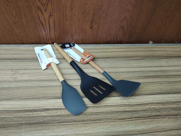 Kitchen%20Heat%20Resistant%20Silicone%20Spatula%203%20pcs%20Set%20Multicolor.%20Wooden%20Silicone%20Spatula.%20CD:360.%20-%20Image%203