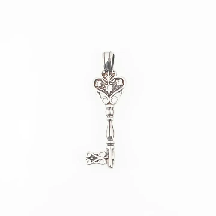 Light%20luxury%20niche%20design%20high-end%20titanium%20steel%20jewelry%20men's%20gemstone%20personalized%20key%20Douyin%20live%20broadcast%20non-fading%20sweater%20-%20Image%205