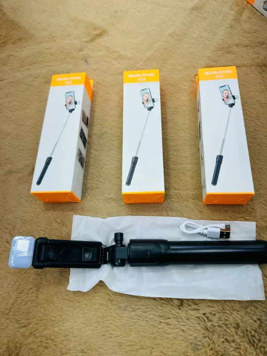 R1s%20Adjustable%204%20in%201%20Multifunctional%20Monopod%20Selfie%20Stick%20&%20Tripod%20with%20Selfie%20Light%20&%20Wireless%20Bluetooth%20Remote%20Control%20-%20Selfie%20Stick%20&%20Tripod%20-%20Image%206