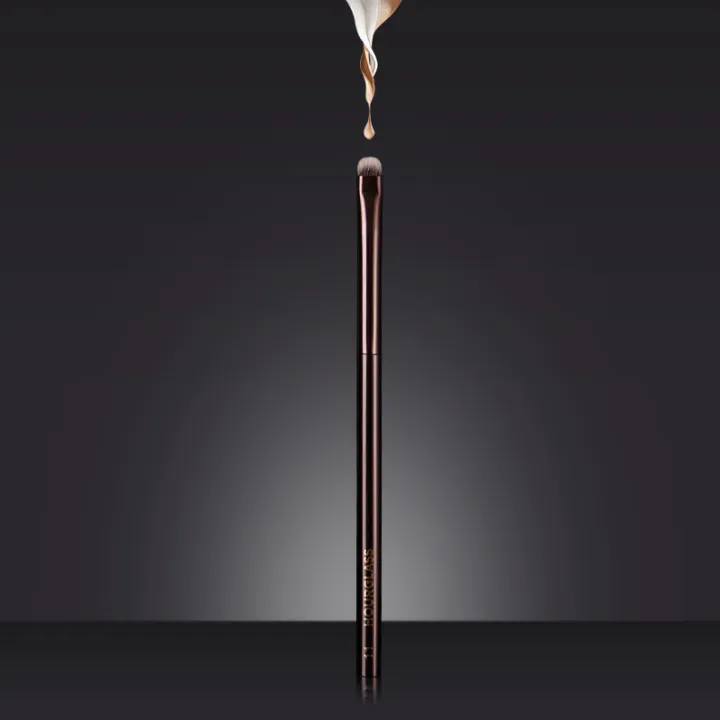 Hourglass%20Makeup%20Brush-%20No.11%20Eyetail%20Brush%20Soft%20and%20Skin-friendly%20Fiber%20Hair%20Smudge%20Brush%20Fashion%20Design%20Single%20Eye%20Brush%20-%20Image%204