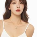 French style white mother-of-pearl butterfly necklace for women, light luxury, niche and high-end, a birthday gift for best friend or girlfriend.