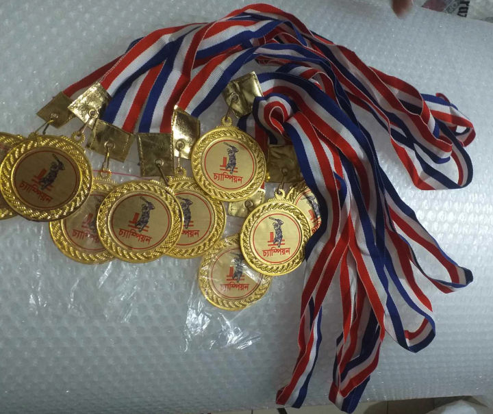 Golden%20COLOR%20Cricket%20Medal%201%20pcs%20-%20Image%204