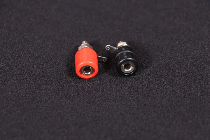 Banana%20Chassis%20Panel%20Socket%204mm%20Female%20Speaker%20Connector%20Red%20Black%20Pair%20-%20Image%202