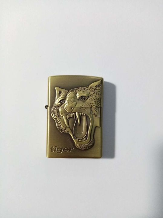 Metal%20Lighter%20-%20Golden%20-%20Image%203