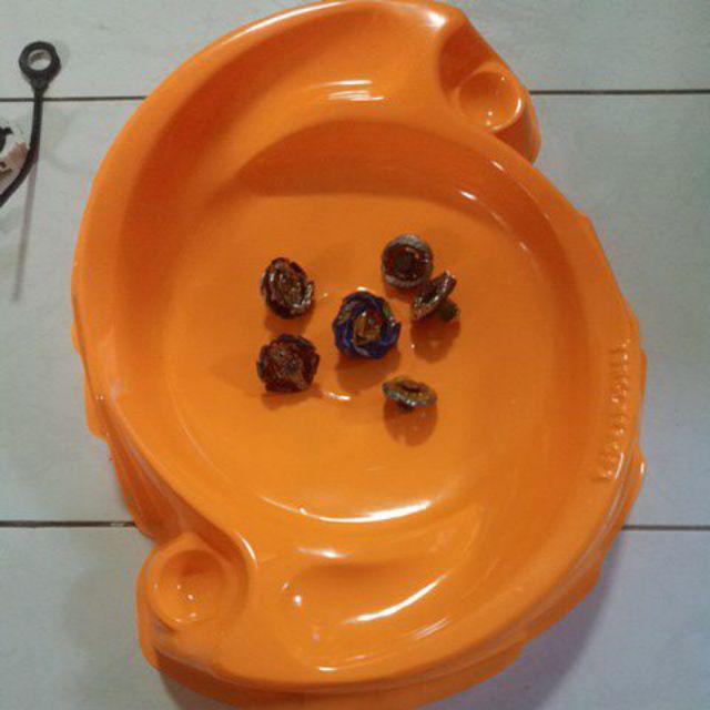 Beyblade%20Burst%20Orange%20Large%20Stadium%20Beystadium%20Combat%20Arena%20-%20Image%204