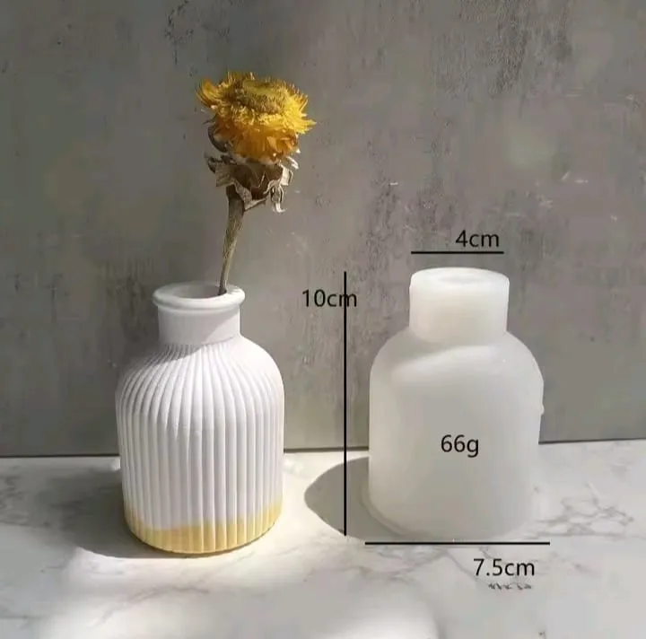 01%20Piece%20Designed%20flower%20vase%20-%20Image%203