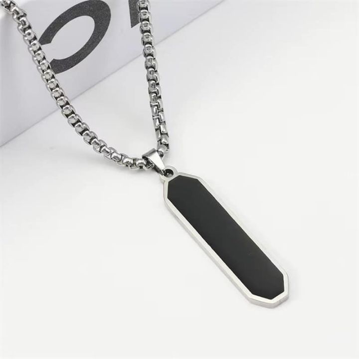 Black metal chain with pendant top