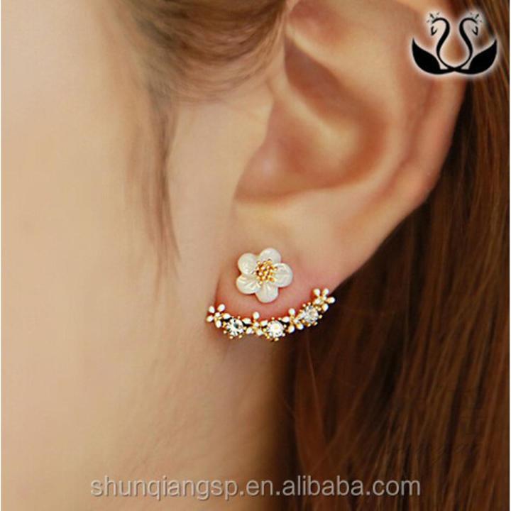 2022 New Korean Daisy Ear Jacket Shell-shaped Golden color Rhinestone Earrings White Fungus Needle Hypoallergenic Jewelry