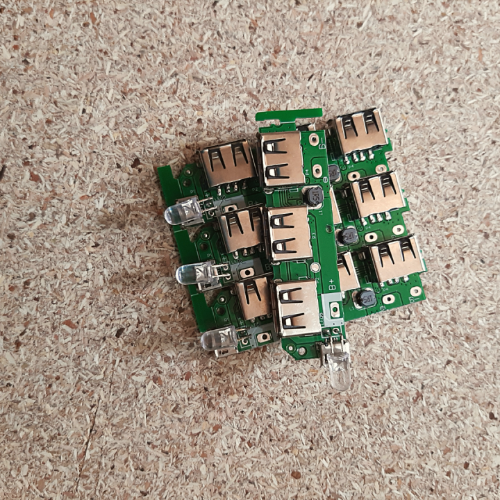 Ultra%20Fast%20Power%20Bank%20Circuit%203%20USB%20Output%205V%201A%20-%20Image%202