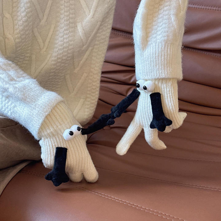 Full%20Finger%20Winter%20Gloves%20Black%20And%20White%20Mittens%20Creative%20Couple%20Gloves%20Funny%20Big%20Eye%20Mittens%20Couple%20Mittens%20Hand-holding%20Gloves%20-%20Image%208