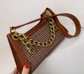 Gold Chain Shoulder Bag with PU Leather Material, Stylish Design and Versatile Use for Women. 