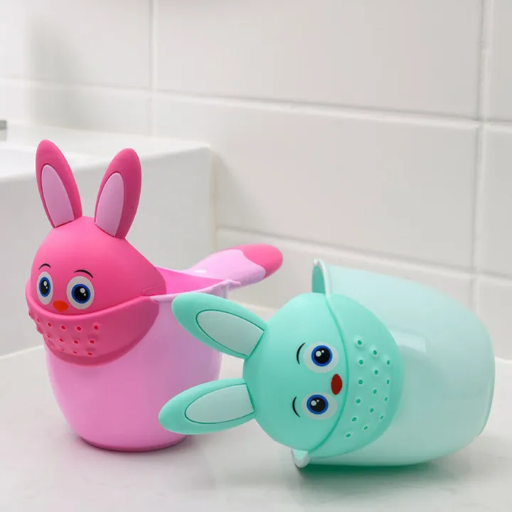 Cute%20Cartoon%20Rabbit%20Baby%20Bath%20Cup%20Kids%20Wash%20Hair%20Shower%20Shampoos%20Rinse%20Cup%20Multifunctional%20Sprinkler%20Baby%20Hair%20Bath%20Shampoos%20Rinse%20Bath%20Rinser%20with%20Handle%20-%20Image%204