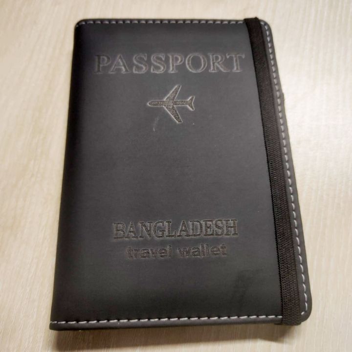 Premium%20Passport%20Cover%20with%20Card%20Holder%20in%20Multi-Functional%20fashionable%20design%20-%20Image%204