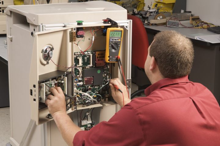 Fluke%20179%20TRMS%20Digital%20Multimeter%20with%20temperature%20readings%20-%20Image%204