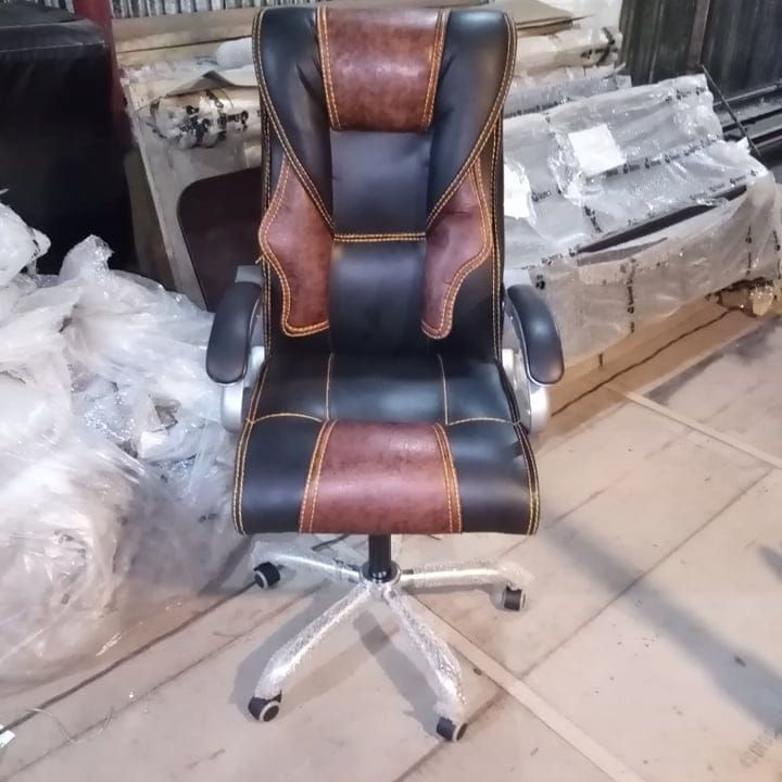 Office Executive Hi Back Chair - Adjustable chair height ,5pcs PVC 2"wheel Chair