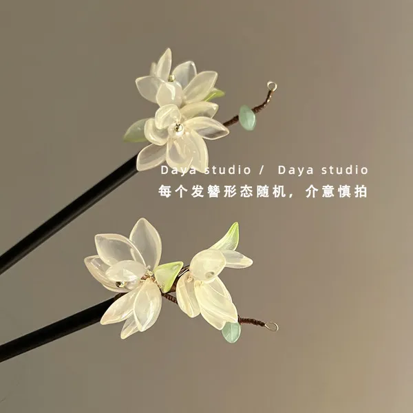 Elegant%20Handmade%20Flower%20Hairpin%20for%20Women%20&%20Girls%20%E2%80%93%20Traditional%20Hair%20Accessory%20-%20Image%205