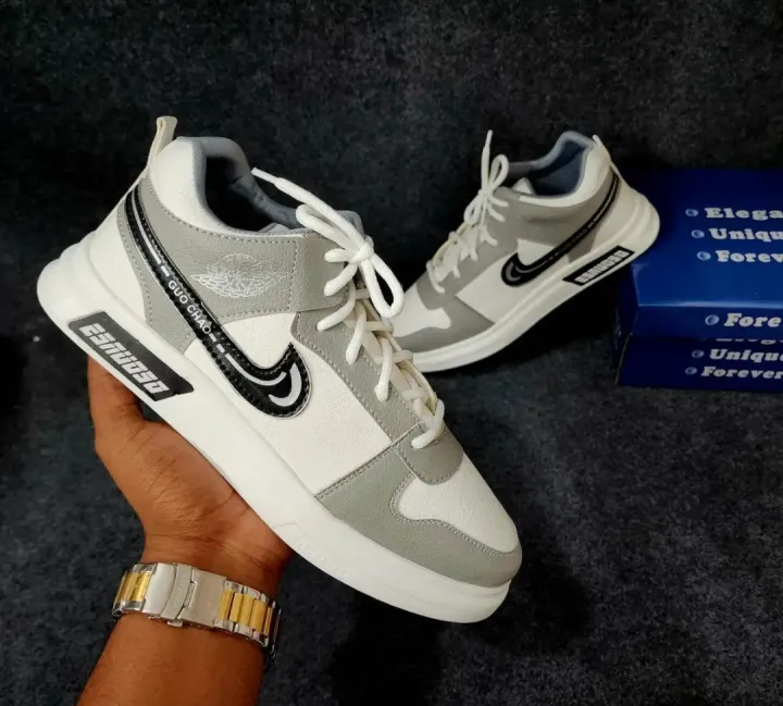 Boys%20leather%20sneakers%20with%20colour%20ful%20lace%20up%20design%20and%20classical%20sool%20.%20-%20Image%202
