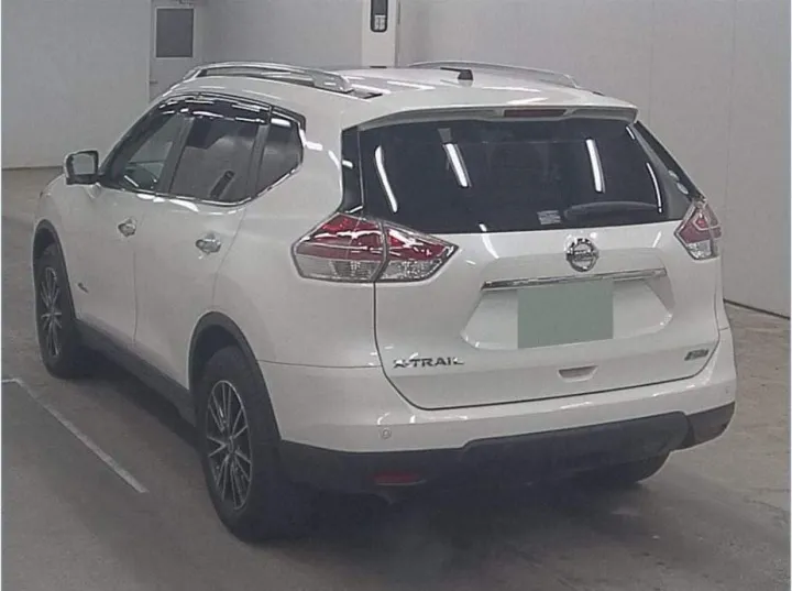 NISSAN%20X-Trail%20Hybrid%202015%20MODE%20PREMIUM%20with%20Sun%20roof%20-%20Image%204
