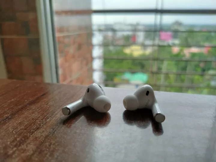 AirPods%20Pro%20ANC%20Active%20Noise%20Reduction%20Bluetooth%20Earbuds-Dubai%20-%20Image%204