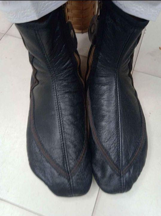 Azad%20Cow%20Leather%20Zipper%20Snap%20Button%20Socks%20for%20Men%20&%20Woman%20Socks%20Best%20Use%20In%20Winter%20And%20Cold%20Weather%20Foot%20Warmer%20(100%25%20Premium%20Quality%20Leather)%20LS102%20-%20Image%206