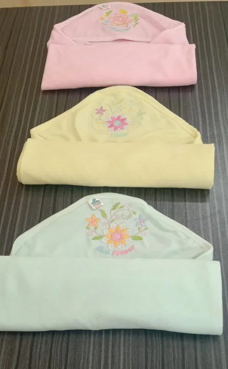 3%20Pic%20Baby%20Hooded%20Towel%20Baby%20Cap%20Towel%20(Best%20Quality)%20-%20Image%204