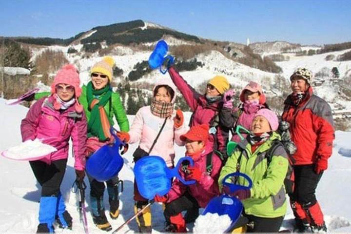 Kids%20Snow%20Sled%20Winter%20Toboggan%20Sled%20SliderSled%20Grass%20Skiing%20Board%20and%20Sliding%20Sand%20Plate%20-%20Image%207