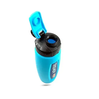 Trendy%20700ml%20Water%20Bottle%20Stay%20Hydrated%20in%20Style%20-%20Image%205