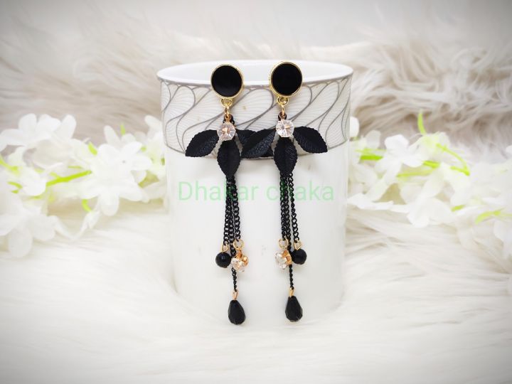 An Elegant Delight Black Geometric Earrings