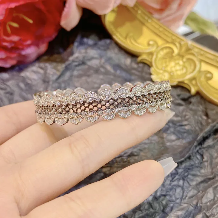 Italian%20lace%20two-tone%20gold%20diamond%20ring%20Blatty%20counter%20with%20black%20gold%20open%20bracelet%20bracelet%20women%20-%20Image%203